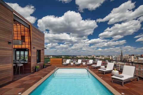 A rooftop pool and bar at Viceroy Washington DC