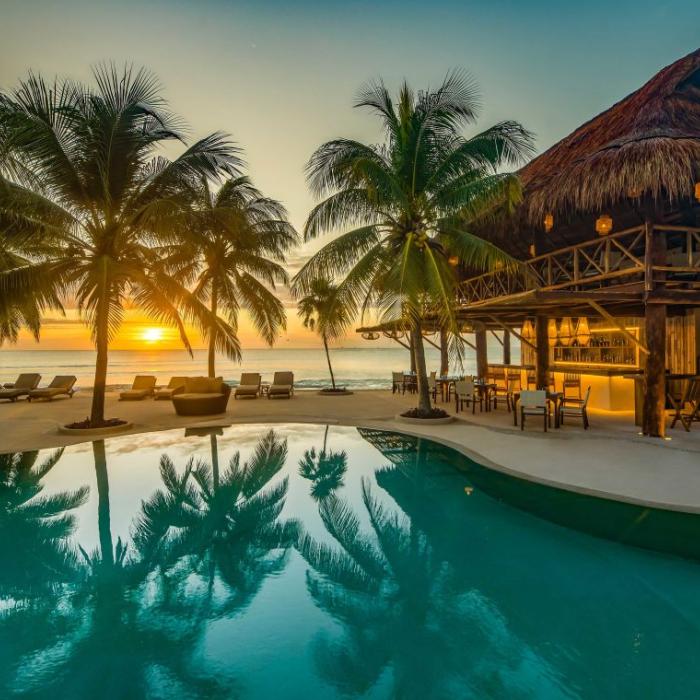Pool Deck & Coral Bar riviera maya