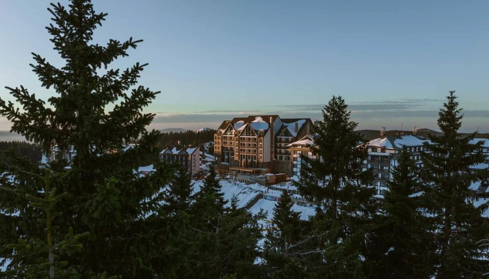 The exterior of Viceroy Serbia during winter