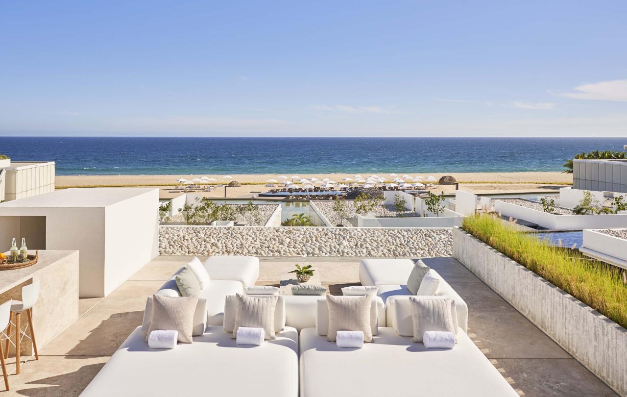 los cabos outdoor seating area facing the beach
