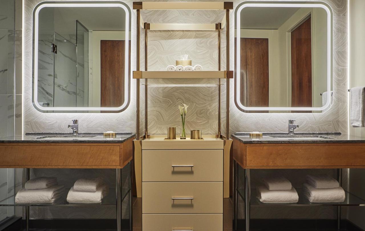 chicago_junior_suite_bathroom_vanity
