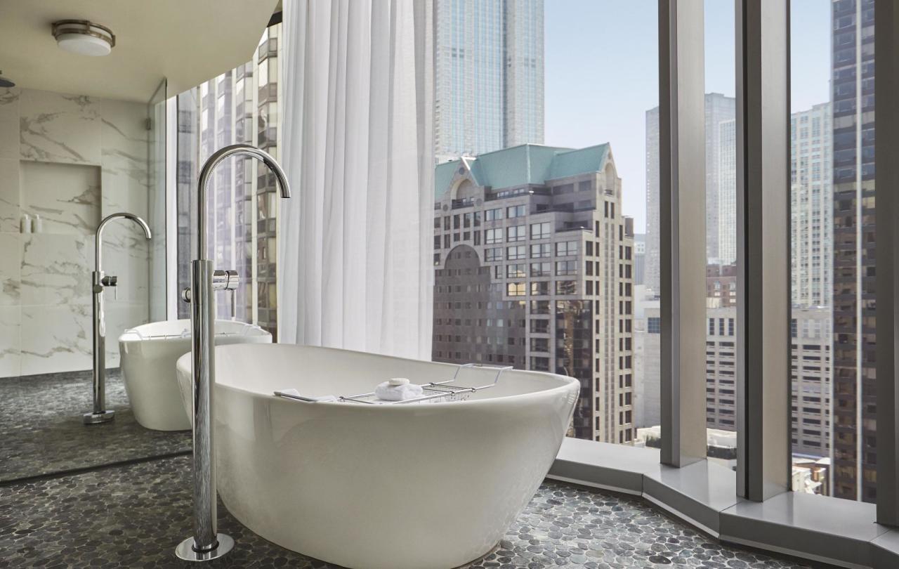 chicago_junior_suite_terrace_soaking_tub