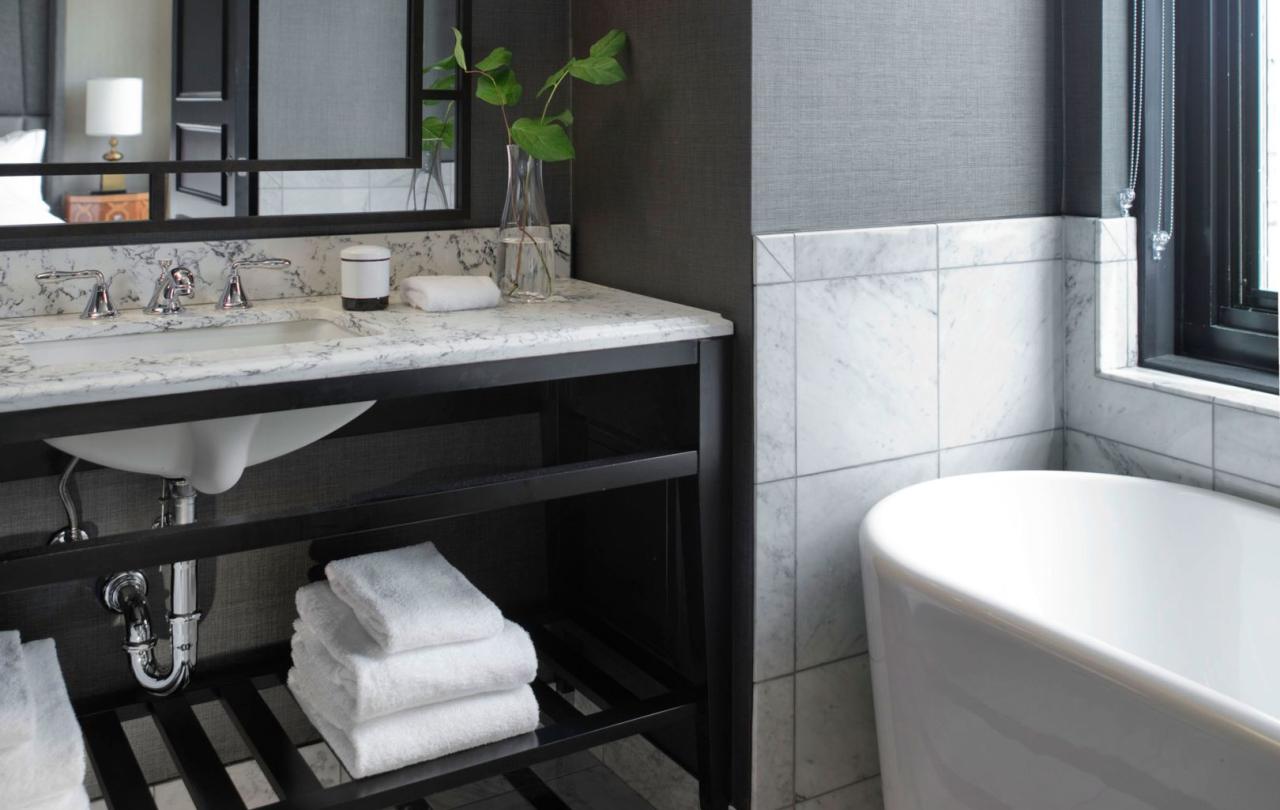 A tub and vanity in a Viceroy Washington DC room