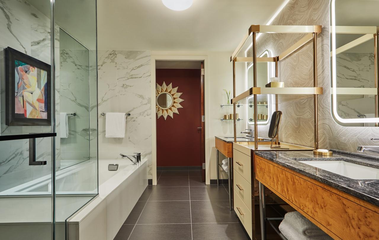 Bathroom Grand Lakeview King