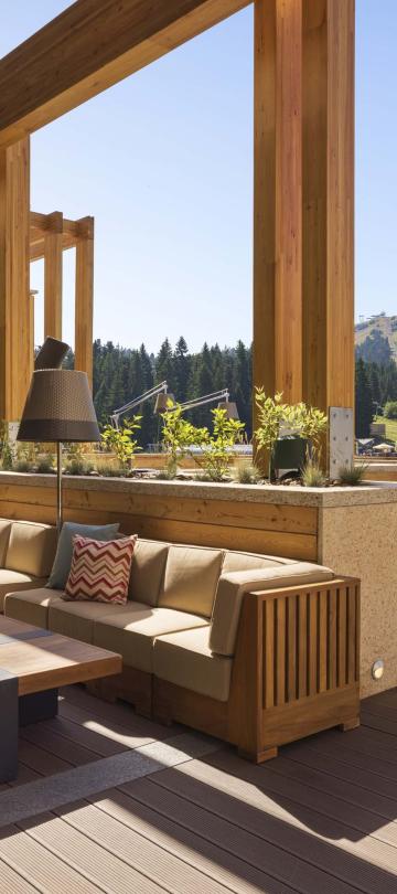 outdoor seating at Pique Ski Bar