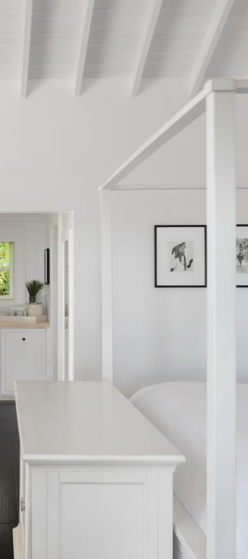 sugar_beach_luxury_cottage_bedroom1