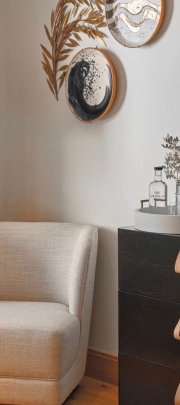 A corner chair and dresser in a deluxe queen room at Viceroy Ombria Algarve