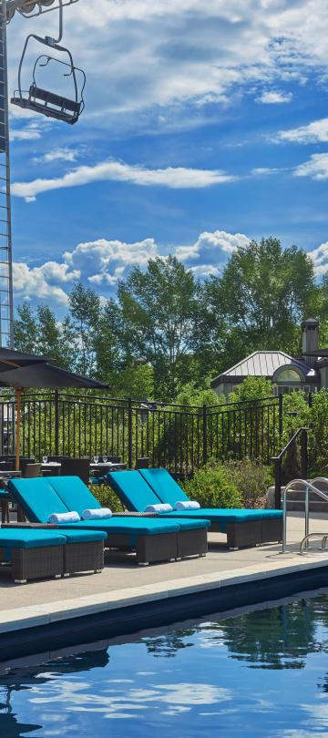 The pool and lounge area at Viceroy Snowmass on a sunny day.