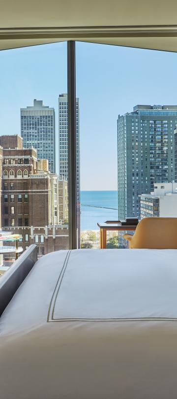 Mobility Hearing Deluxe Lake View King, Tub