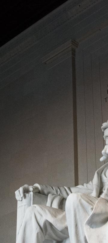 grayscale lincoln memorial interior