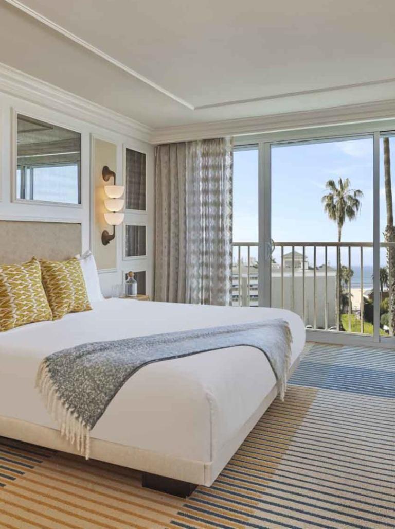 Mobility/Hearing Accessible Partial Ocean View King, Tub thumbnail 5