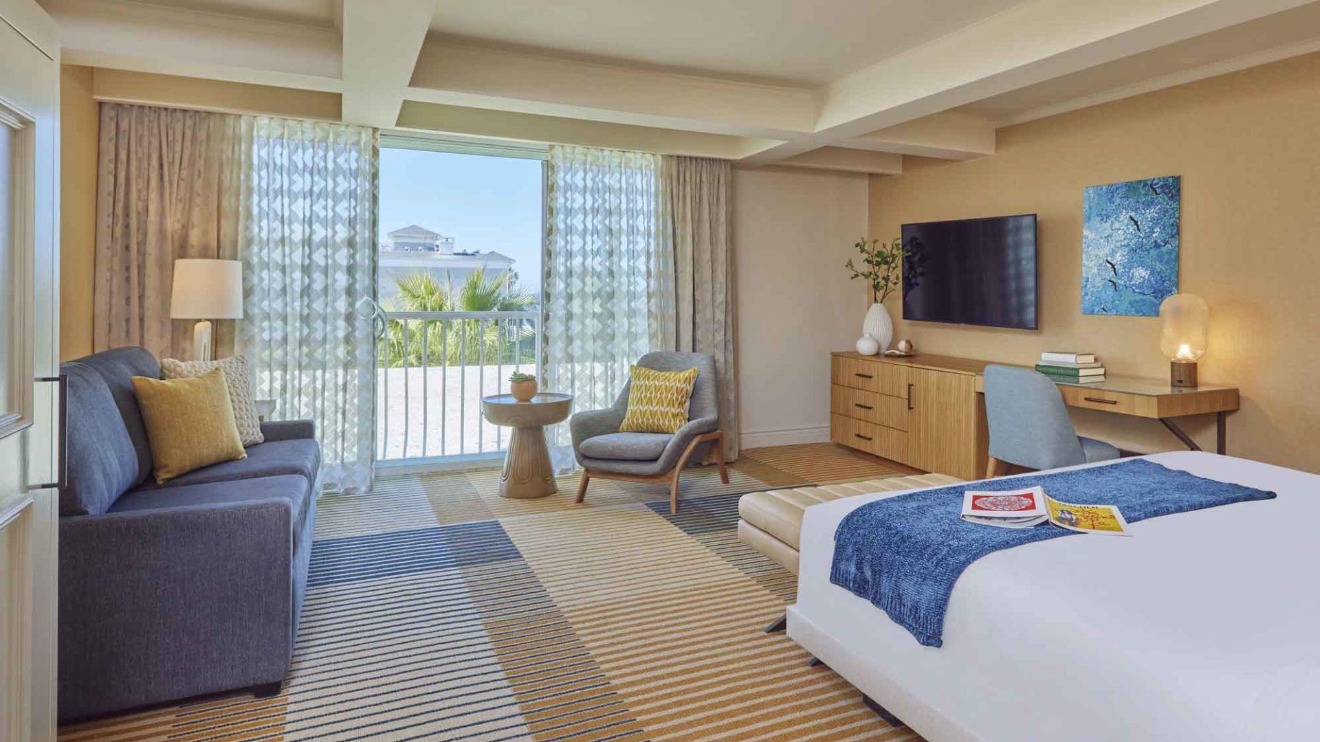 Mobility/Hearing Accessible Canary Junior Suite Partial Ocean King, Roll-in Shower