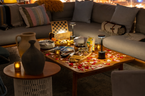 vhr-viceroy-santa-monica-offer-valentinesa-apres-surf-couch-section