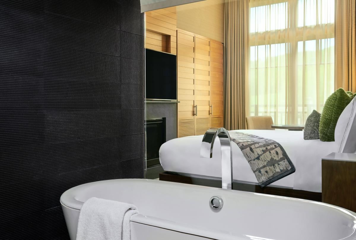 Viceroy-snowmass-pinnacle-studi-residence-bedroom
