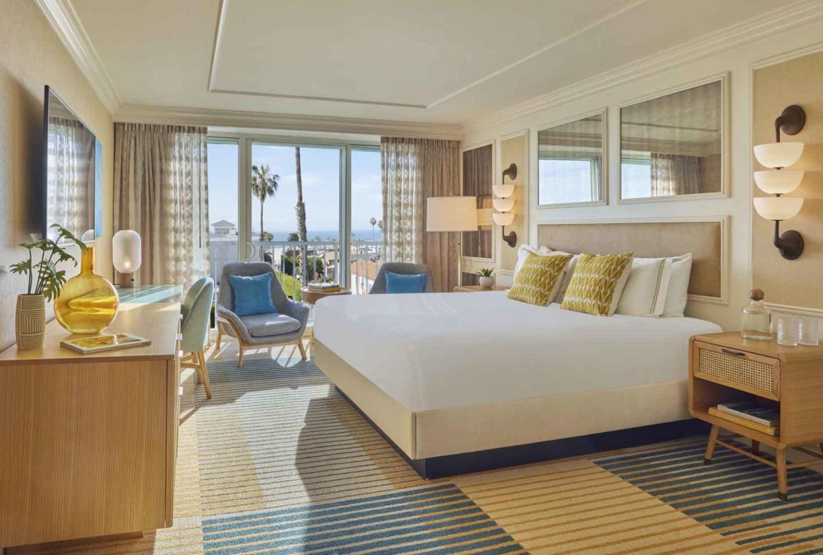 King bed in a partial ocean view king room at Viceroy Santa Monica