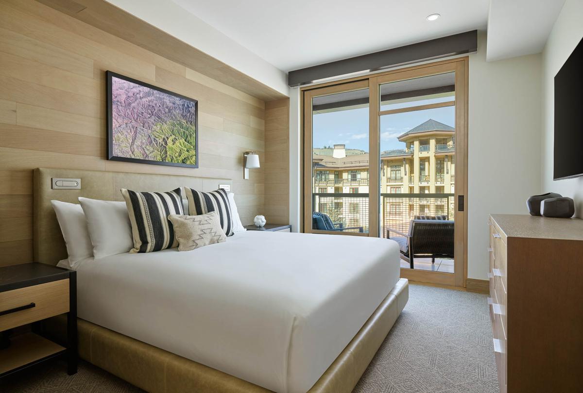 cirque two bedroom primary bedroom