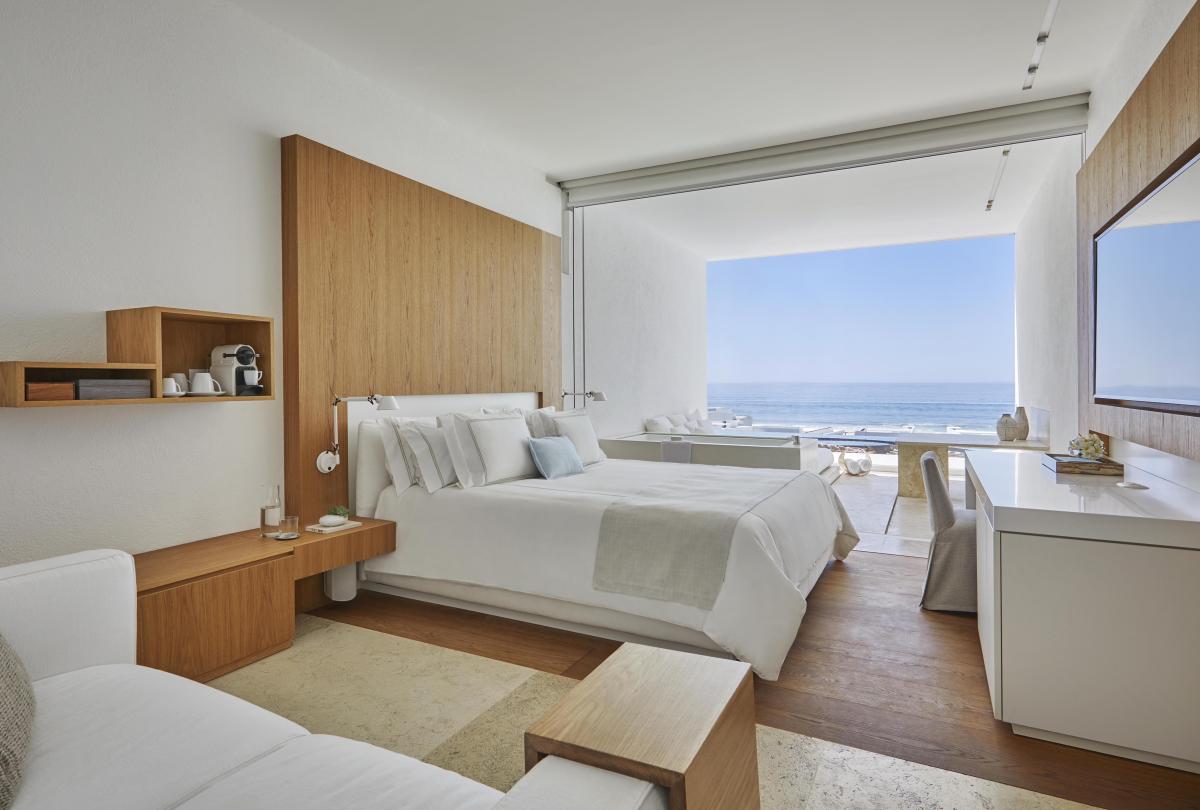 los cabos ocean view king sized bed