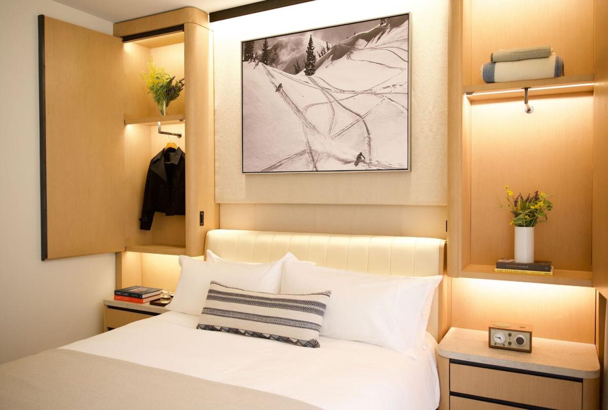 cama con mesitas de noche