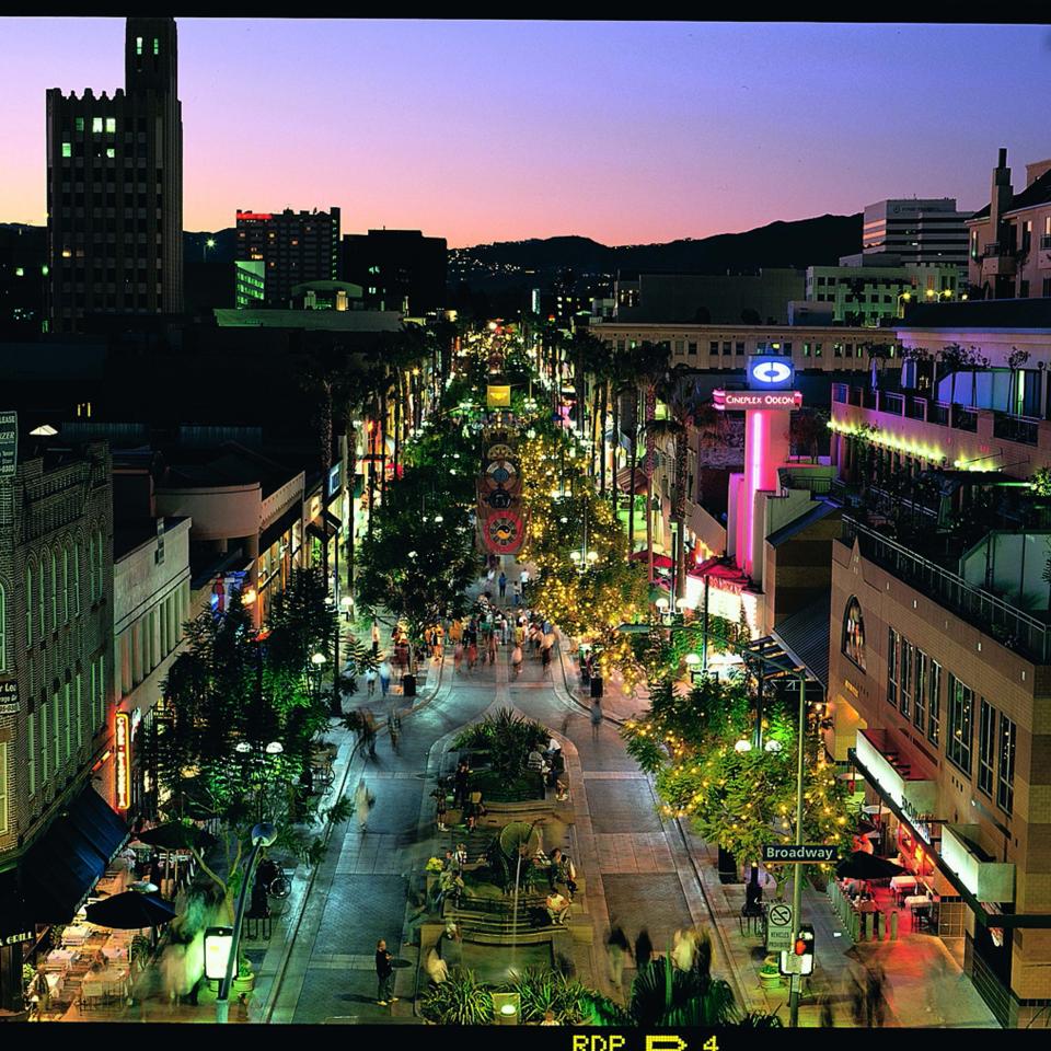 Rodeo drive in Santa Monica at dusk