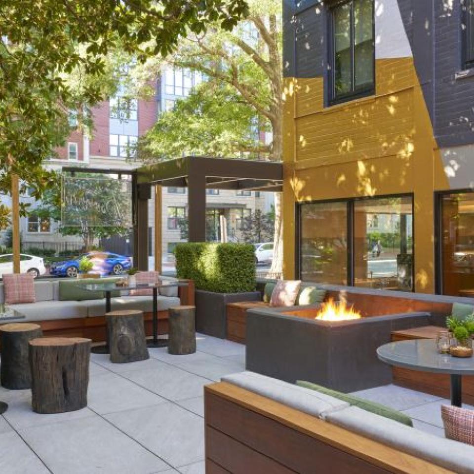 An outdoor patio at Viceroy Washington DC