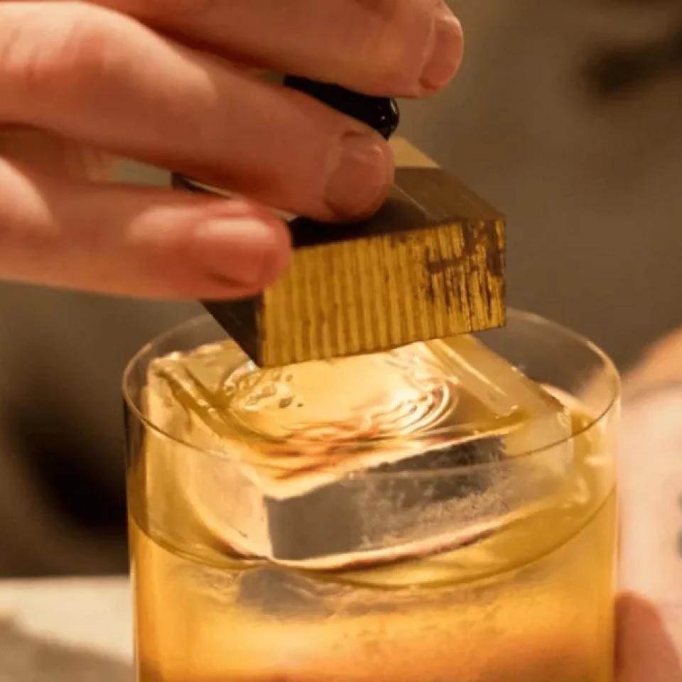 Making cocktails with bar manager, João Felicidade.