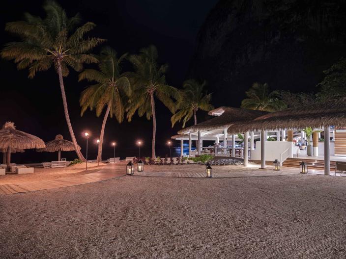 Bonté at night