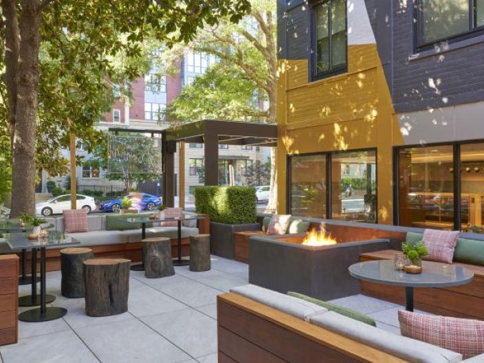 An outdoor patio at Viceroy Washington DC