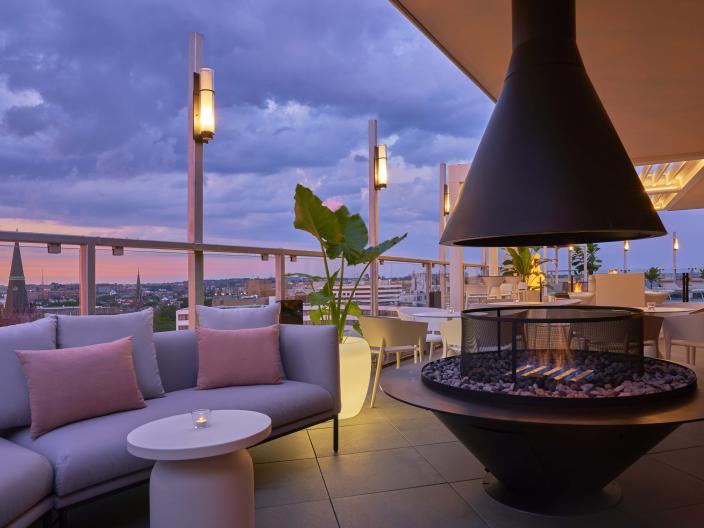 The outdoor patio area at Hedy's at Viceroy Hotel Zena