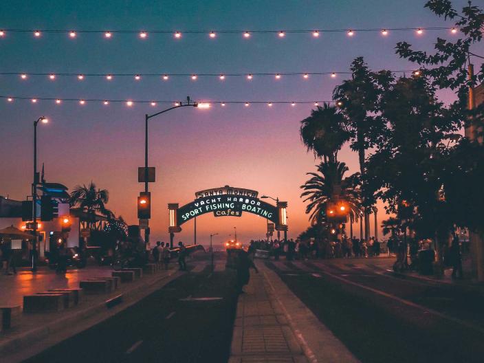 A Ocean Avenue à noite