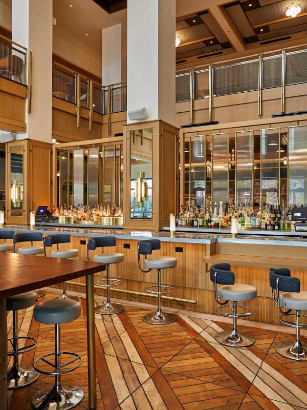 El bar situado en la zona de entrada del Somerset