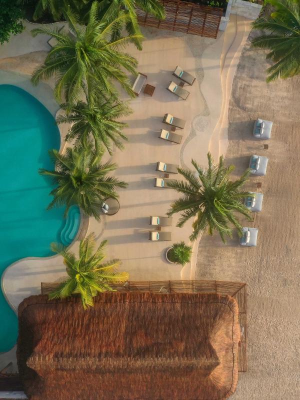 riviera-maya-overhead-view-pool