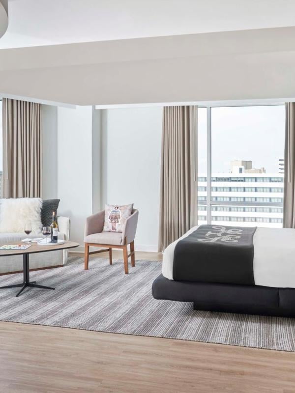 Hotel Zena guestroom