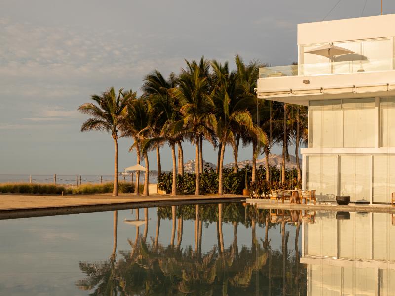 the infinity pool at Viceroy Los Cabos hotel in San José del Cabo, Mexico